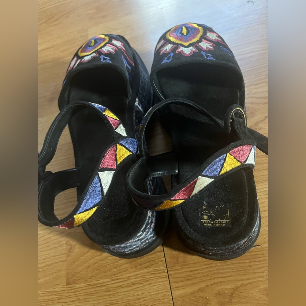 Embroidered Black Farm Rio Sandals - Picture 5 of 6